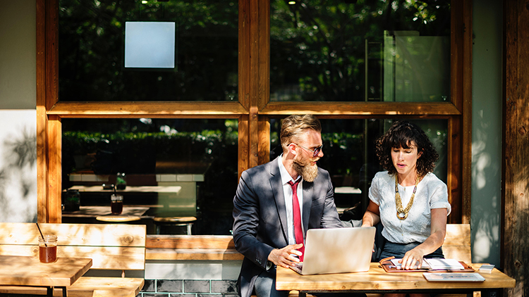 4-LinkedIn-Strategies-for-B2B-Marketing